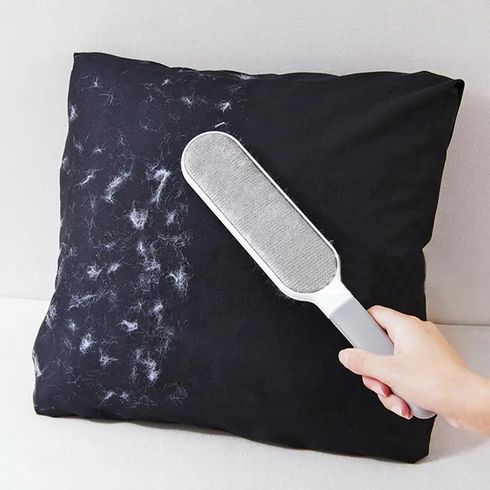 Brosse anti-poils avec support auto-nettoyant